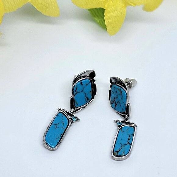 Pretty Blue Earrings with Pastel Rhinestone - New - Picture 1 of 2